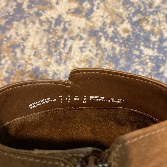 EUC Clark’s brown leather ankle boots - Picture 6 of 6